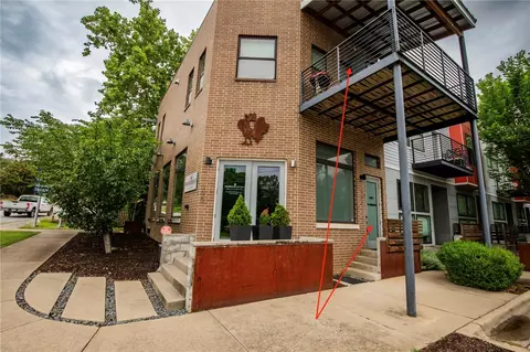 390 W 5th St #2, Fayetteville, AR 72701