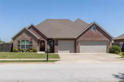4846 W Wales Dr, Fayetteville, AR 72704