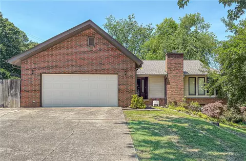221 Approach Dr, Harrison, AR 72601