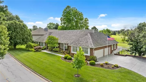 18 W Champions Blvd, Rogers, AR 72758