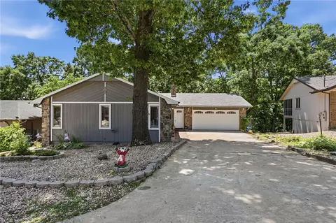 8 Cromer Dr, Bella Vista, AR 72715