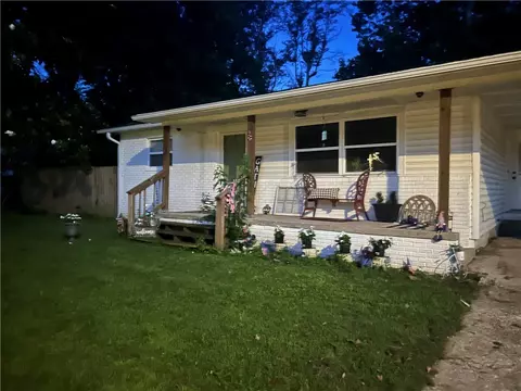 205 SEl Paso St, Gravette, AR 72736