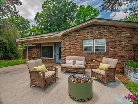 2634 Old Wire Rd, Fayetteville, AR 72703