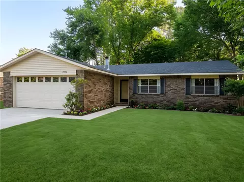 2892 Peg Ln, Fayetteville, AR 72703