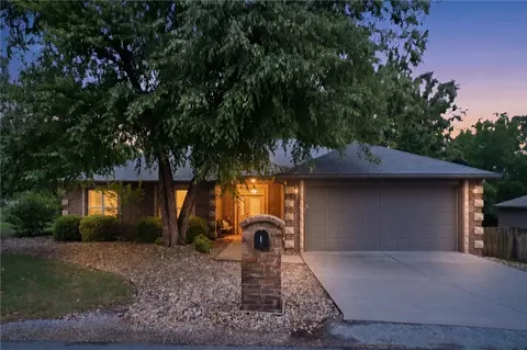 1 Lillian Ln, Bella Vista, AR 72715