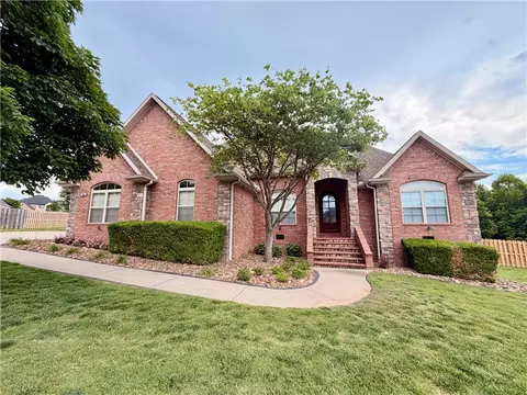 706 Gleneagle Ln, Cave Springs, AR 72718