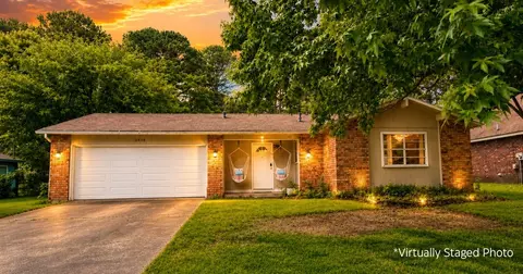 2848 Peg Ln, Fayetteville, AR 72703