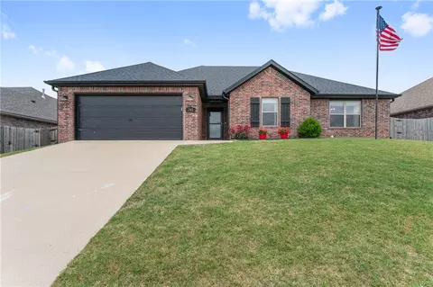 705 W Jillian St, Siloam Springs, AR 72761