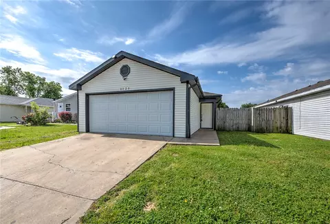2729 Lenox Ct, Springdale, AR 72764