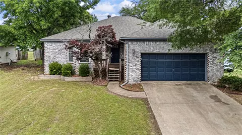 309 Preston Dr, Russellville, AR 72802
