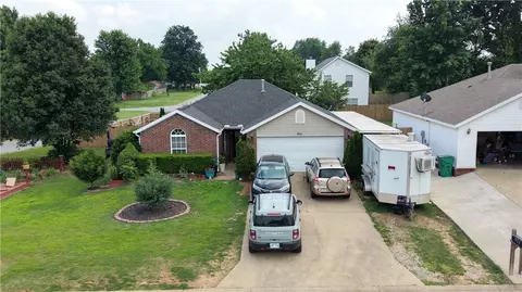 901 Fieldstone Ct, Centerton, AR 72719