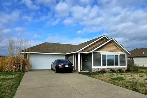 1640 Whirlaway Ln, Prairie Grove, AR 72753