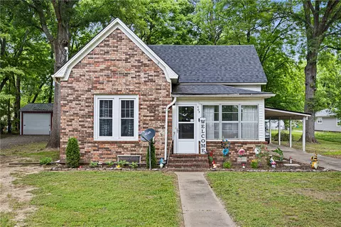 405 NE 3rd St, Atkins, AR 72823