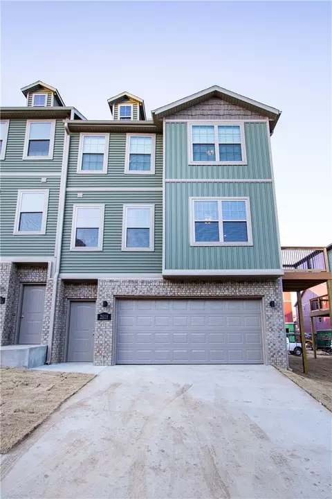 2818 W Auburn Dr, Fayetteville, AR 72704