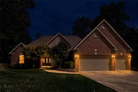 1303 NE Fairwinds Dr, Bentonville, AR 72712