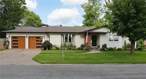 404 NW H St, Bentonville, AR 72712