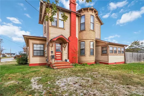 803 W Maple St, Rogers, AR 72756