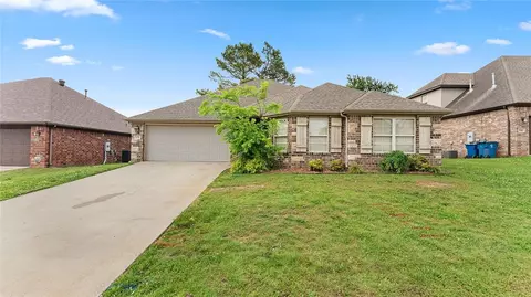 106 NE Larkspur Ln, Bentonville, AR 72712