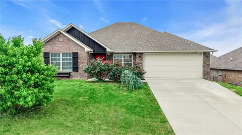 2125 Carlisle St, Gentry, AR 72734