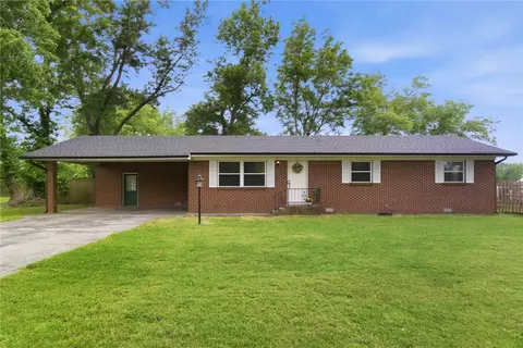 204 Kimberly Ln, Rogers, AR 72756