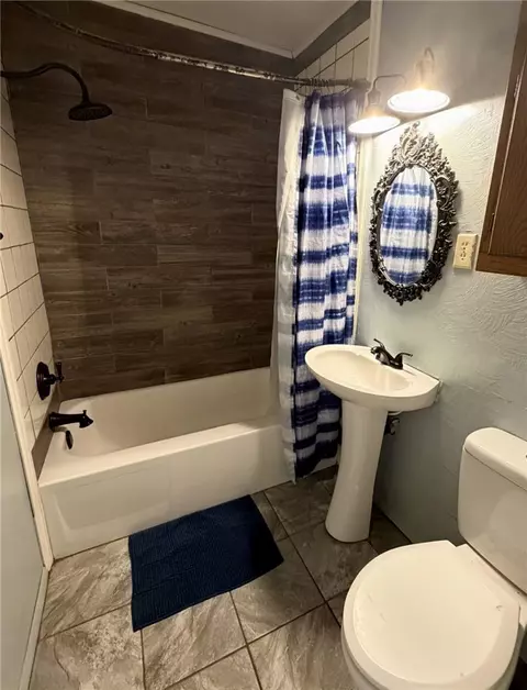 Bath - 5108 Ridge, Alma, AR 72921 photo 1 of 3