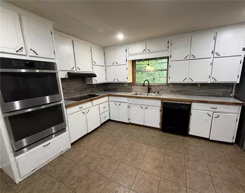 Kitchen - 5108 Ridge, Alma, AR 72921 photo 2 of 4