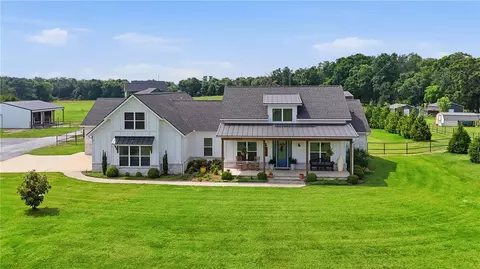13885 N Mount Olive Rd, Gravette, AR 72736