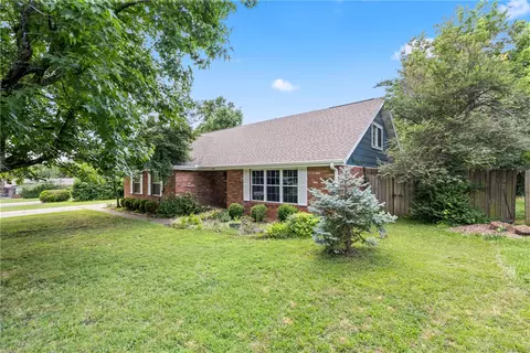 1847 N Wheeler Ave, Fayetteville, AR 72703
