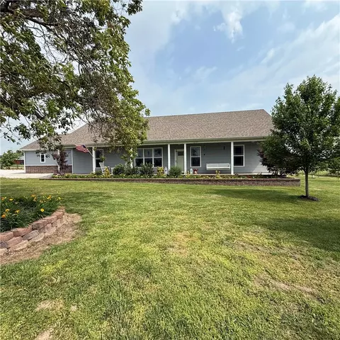 450 NW Holland Ave, Gentry, AR 72734