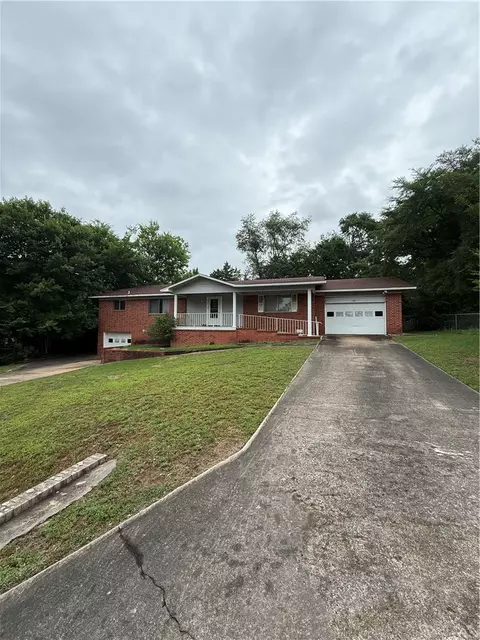 2806 N Frankfort Ave, Russellville, AR 72802
