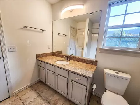 Bath - 711 Applegate Ln, Lincoln, AR 72744 photo 3 of 3