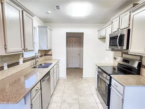 Kitchen - 711 Applegate Ln, Lincoln, AR 72744 photo 1 of 2