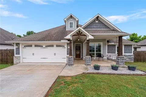 714 Macdonald Dr, Pea Ridge, AR 72751