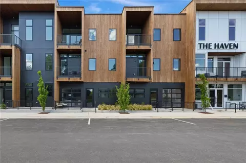 905 SE 4th St #110, Bentonville, AR 72712