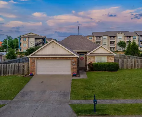 1602 N Oakhaven Pl, Fayetteville, AR 72704