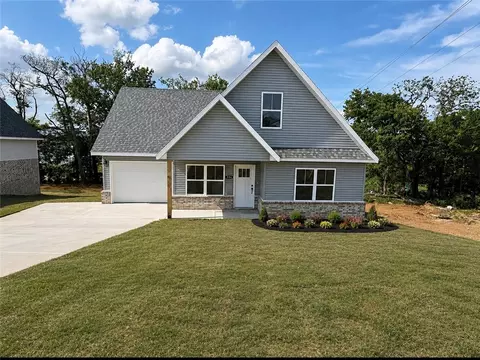 356 Lavona Ln, Huntsville, AR 72740