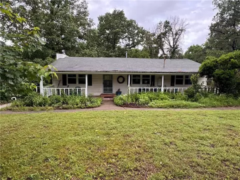8551 Athens Ln, Fayetteville, AR 72704
