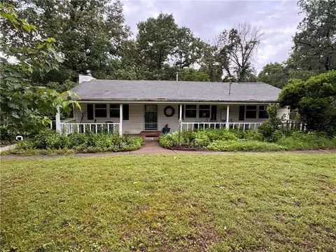 8551 Athens Ln, Fayetteville, AR 72704