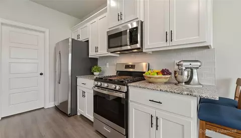 Kitchen - 1020 Pebble Pass, Centerton, AR 72719 photo 2 of 3