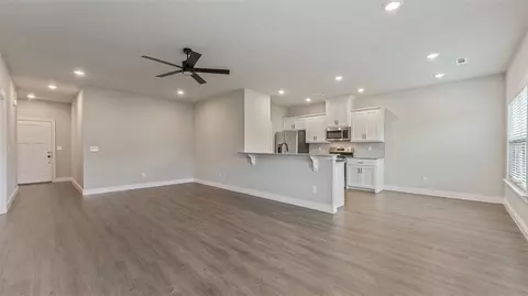 Living - 1020 Pebble Pass, Centerton, AR 72719 photo 4 of 5