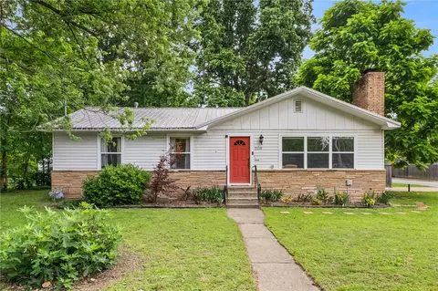 2110 W Holly St, Fayetteville, AR 72703