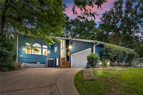 2482 N Jimmie Ave, Fayetteville, AR 72703