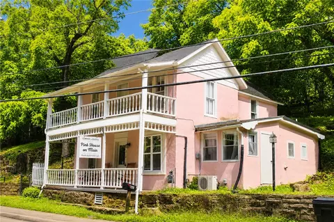 216 N Main St, Eureka Springs, AR 72632