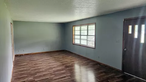 Living - 466 Tennyson Loop, Harrison, AR 72601 photo 1 of 2