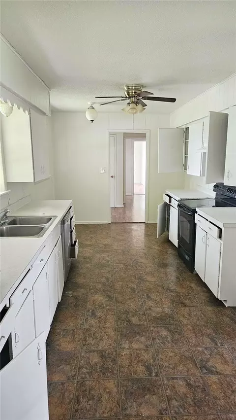 Kitchen - 466 Tennyson Loop, Harrison, AR 72601 photo 2 of 2