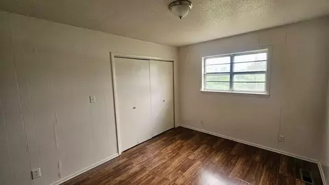 Bedroom - 466 Tennyson Loop, Harrison, AR 72601 photo 3 of 3