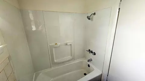 Bath - 466 Tennyson Loop, Harrison, AR 72601 photo 1 of 3