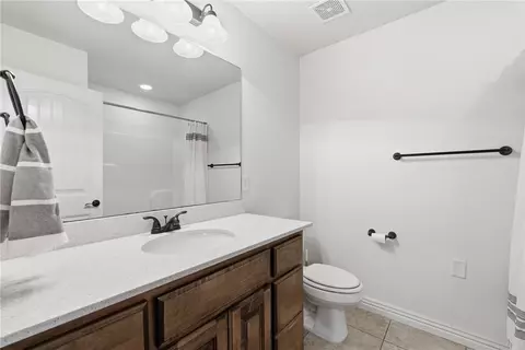 Bath - 705 Olivia Ln, Centerton, AR 72719 photo 3 of 3