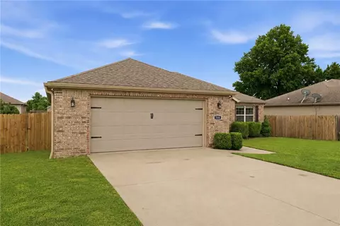 Exterior - 705 Olivia Ln, Centerton, AR 72719 photo 4 of 8