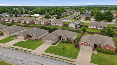 View/Area - 705 Olivia Ln, Centerton, AR 72719 photo 2 of 8
